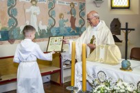 Wręczanie błogosławieństw papieskich dzieciom